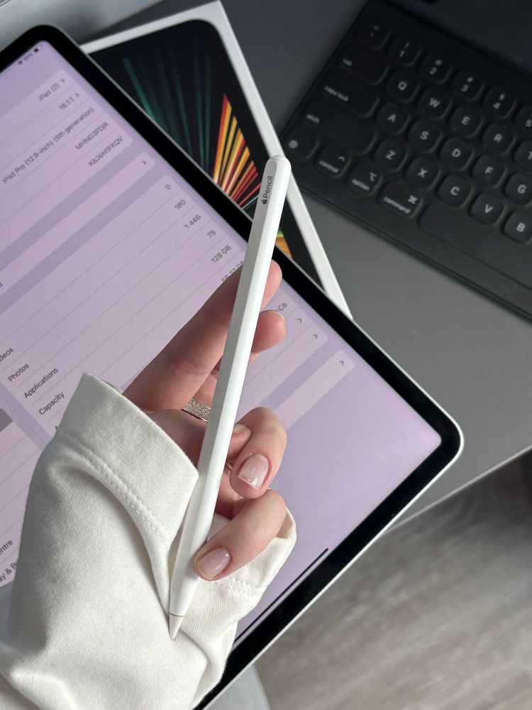 iPad Pro (12.9-inch) (5th generation) 256 GB+Keyboard SMART and stylus