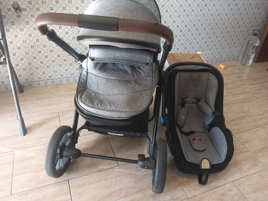 Tudo por 280€. Inclui todos os artigos para bebé.