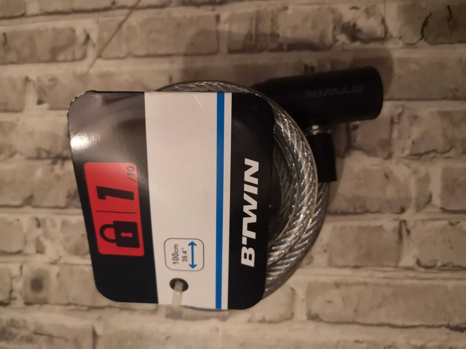 2 cadeados (um de chave e um de código)