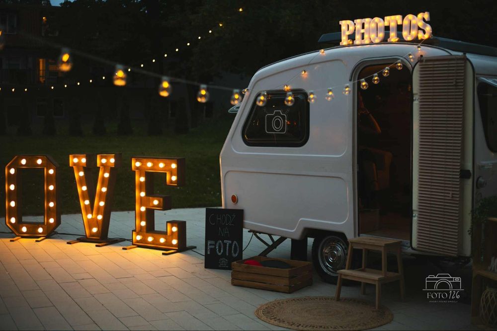Fotobudka,Fotoprzyczepa, napis LOVE na Twoją imprezę.