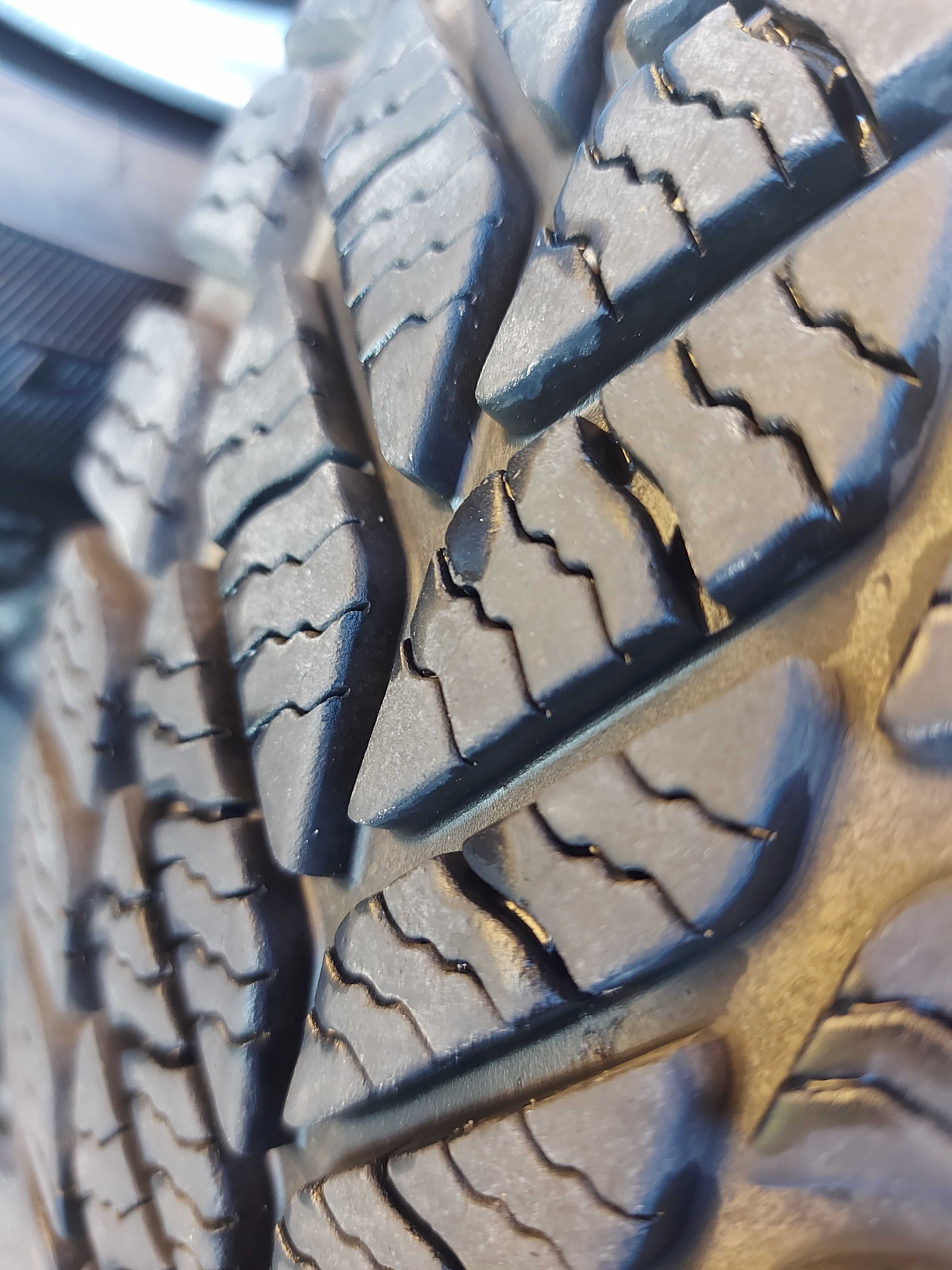 Używane opony zimowe z felgami stalowymi 185/60 R14 Volkswagen Golf