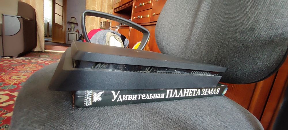 Продам sony PS4 slim