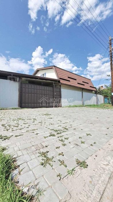 Продам сучасний будинок у самому центрі міста!