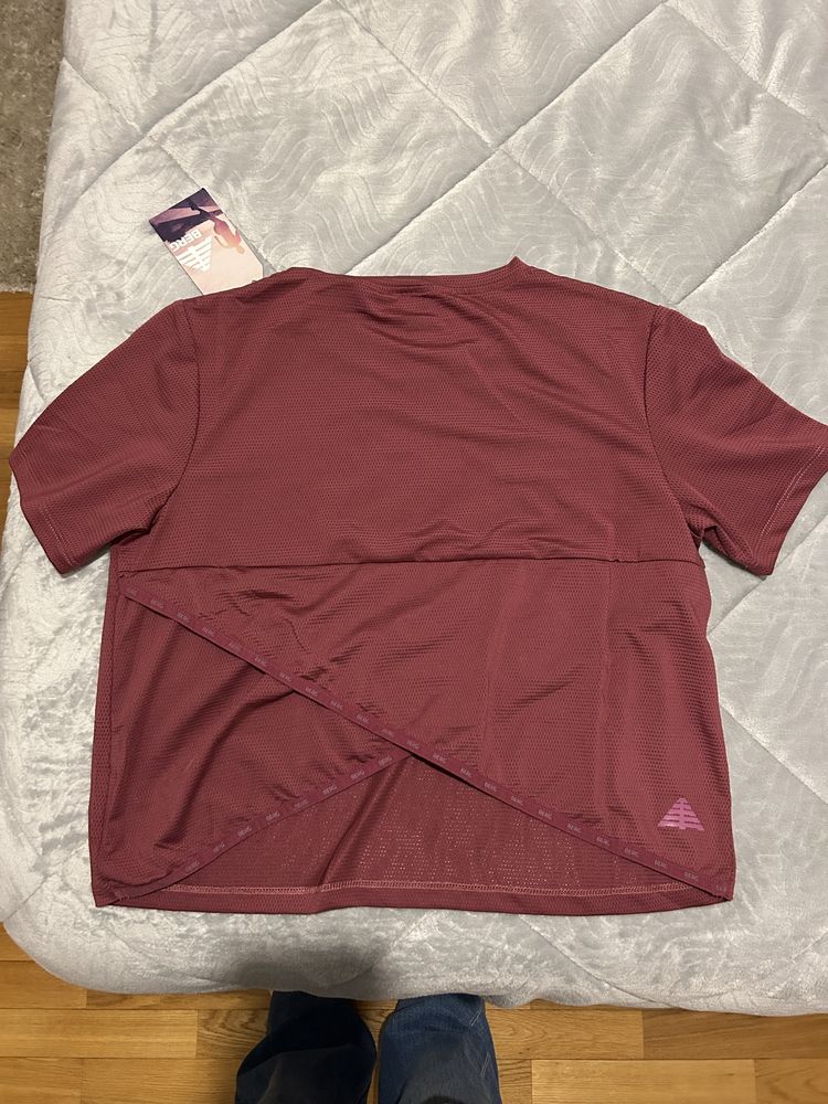 Tshirt bordô de desporto da BERG