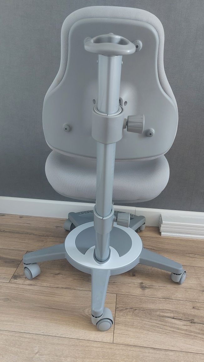 Krzeslo rosnące dla dziecka (fotel ergonomiczny)