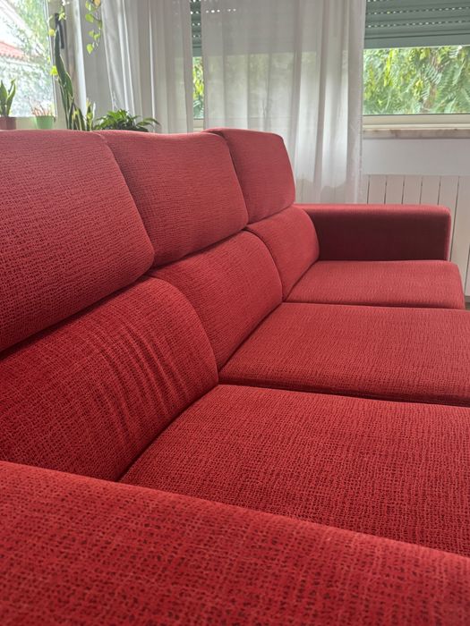 Sofá-cama vermelho com chaise longue