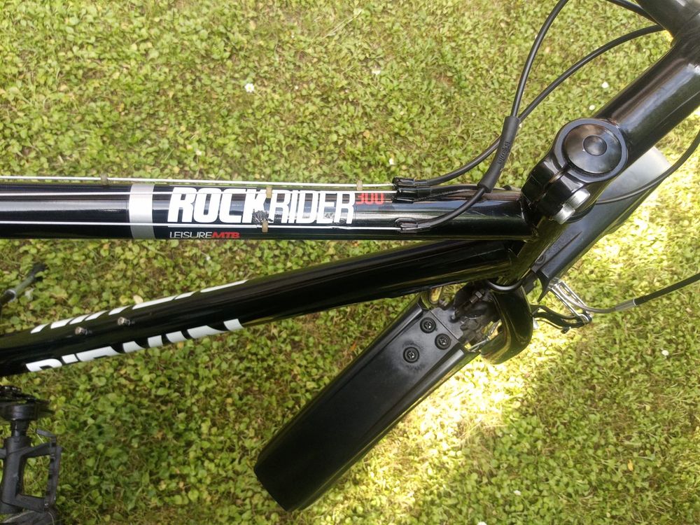 Czarny rower męski Decathlon B’Twin Rockrider 300
