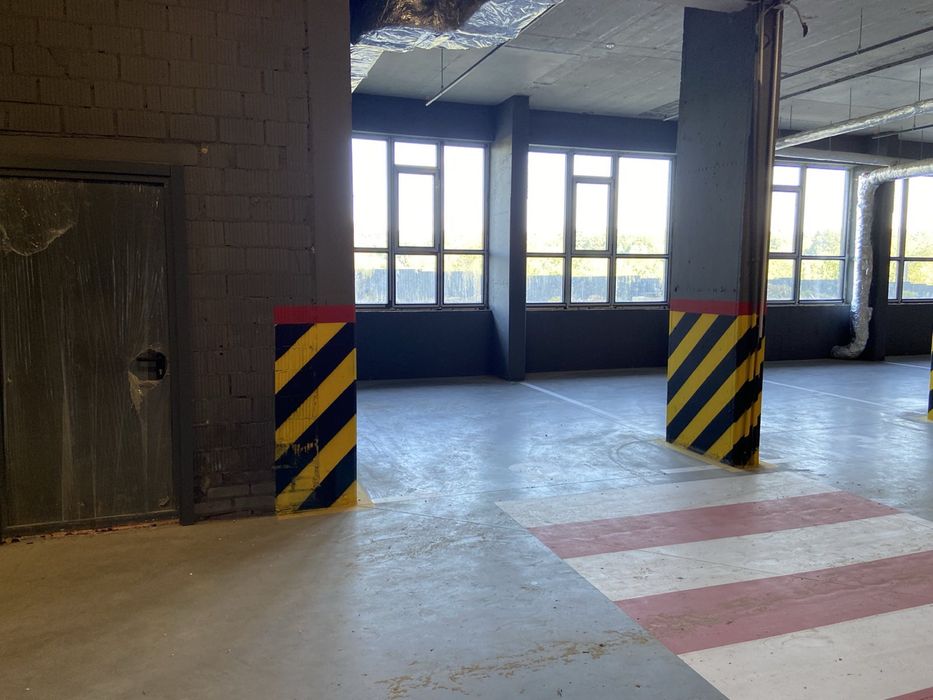 Продам паркомісце Auroom Lounge Черг 1