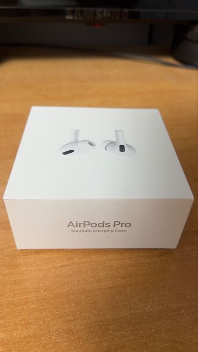 AirPods Pro MagSafe Charging Case