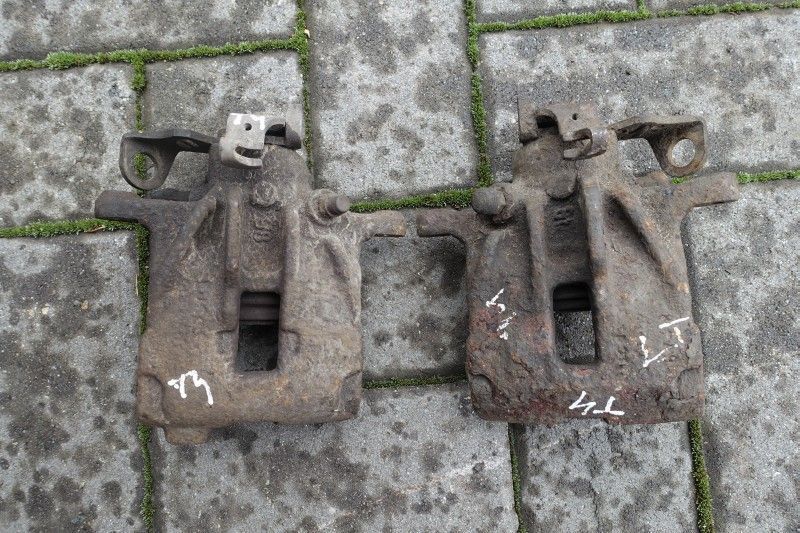 ZACISK LEWY PRAWY TYŁ VW T4