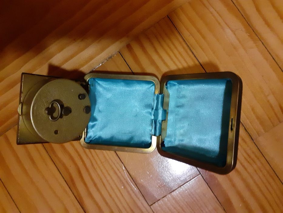 Conjunto de 6 relógios muito antigos a funcionar. Todos de corda.