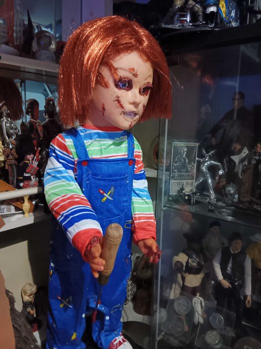 Figura do Chucky á escala real