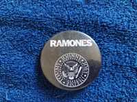 Значок нагрудный на рюкзак группа Ramones