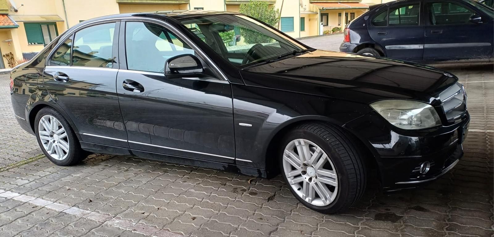 Vendo carro Mercedes mod 220
