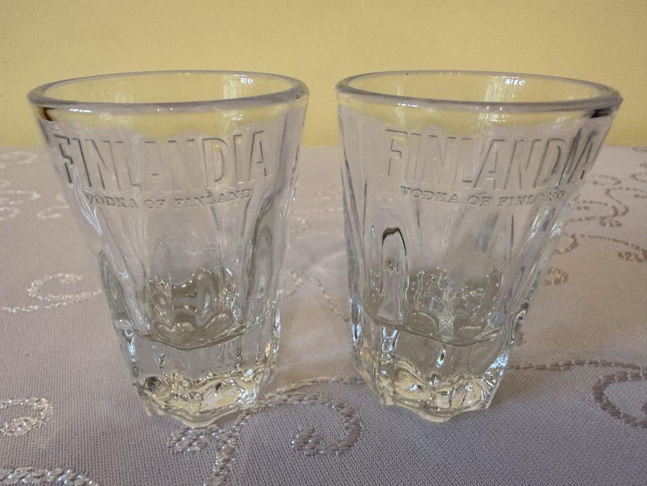 Kieliszki Finlandia Vodka tłoczone – 2 sztuki Grube szkło Eleganckie