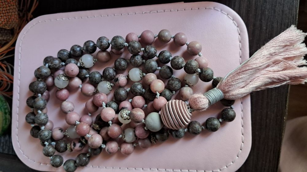 Прикраси з натурального каміння