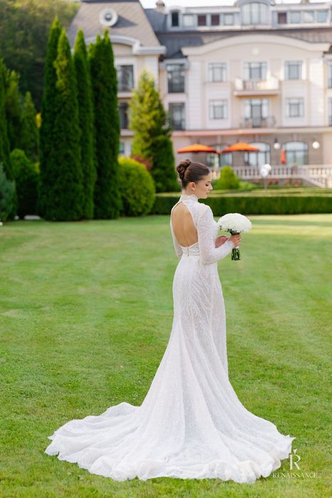 Вишукана сукня в ідеальному стані