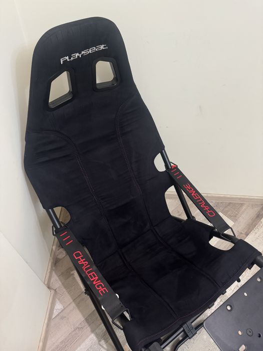 У наявності! Playseat Challenge Alcantara Edition
