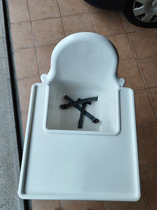 Cadeira refeição IKEA com pousa pés