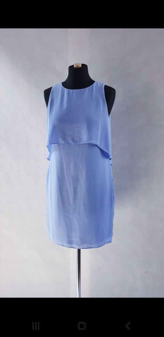 Elegancka sukienka w błękitnym kolorze