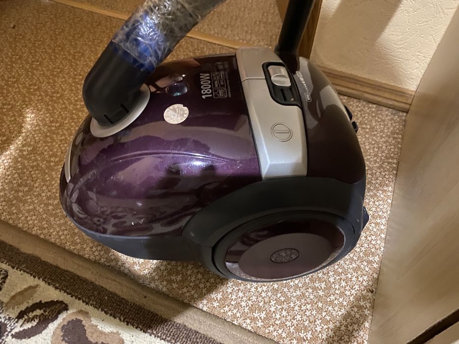 Пылесос LG 1800 W