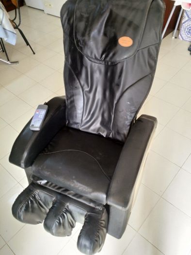 Poltrona Massagem + Sistema de Ar (Não liga). Nova + de 1000€