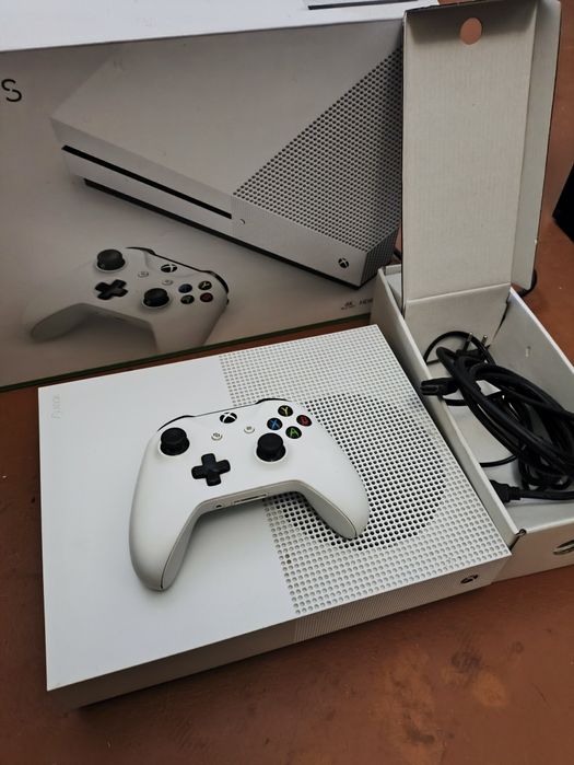 Xbox One S 1tb All Digital Edition с геймпадом Game Pass