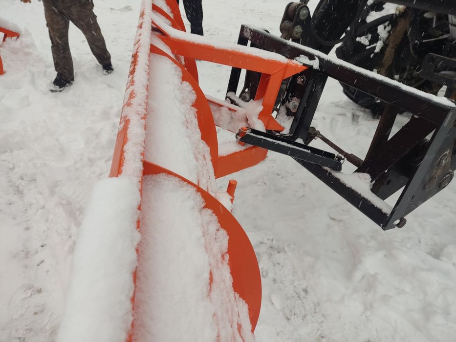 Nowy pług śnieżny – dostępne różne rozmiary.