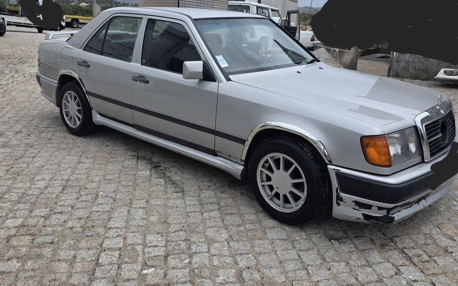 Mercedes-Benz 230E W124: