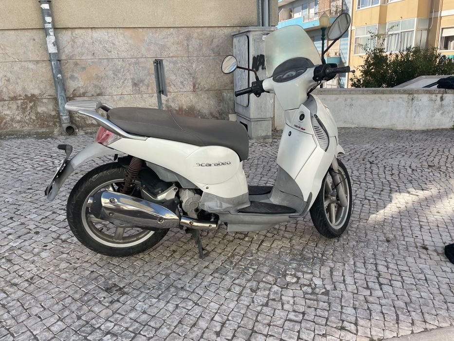 Aprilia Scarabeo 125 — 2011 — Bom estado geral, com sinais de uso