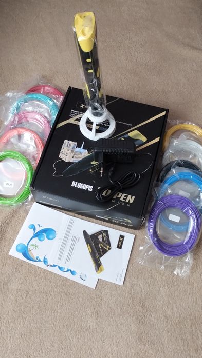 Czarny długopis 3D marki XTECH + 100 metrow wkladow