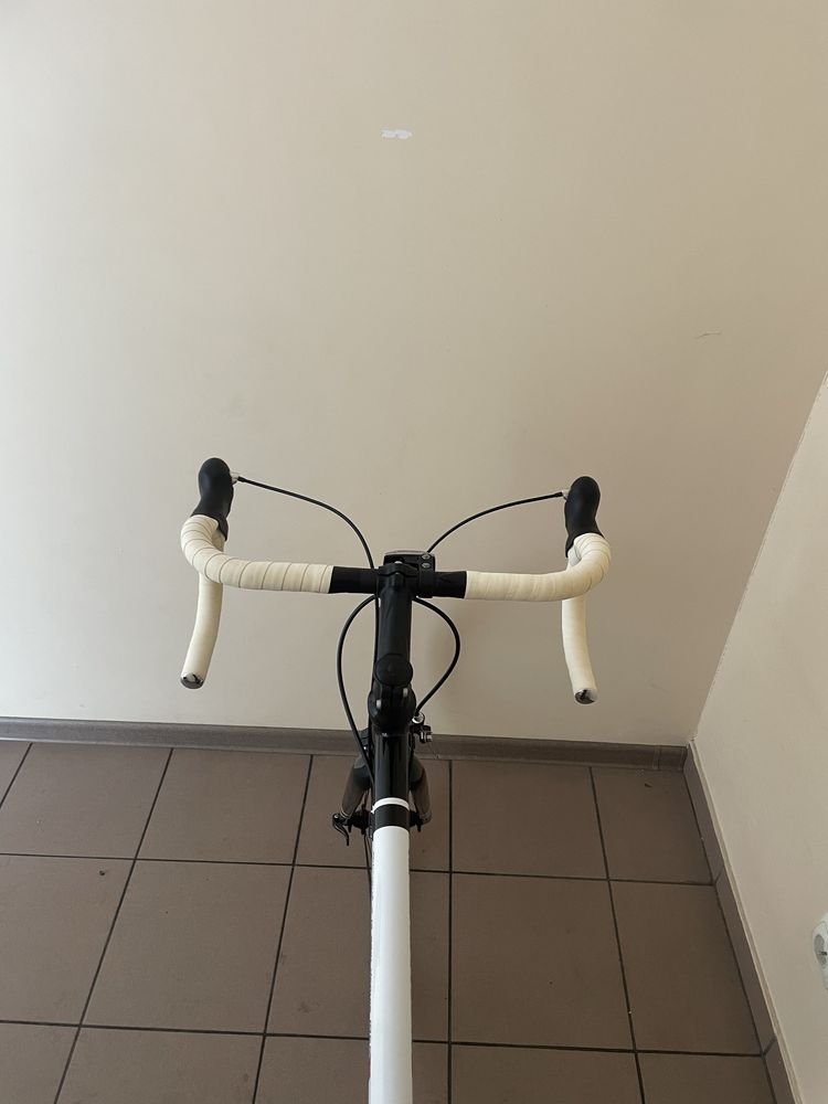 Rower szosowy CARRARA BICYCLETTES 28” rama 56 cm  jak nowy