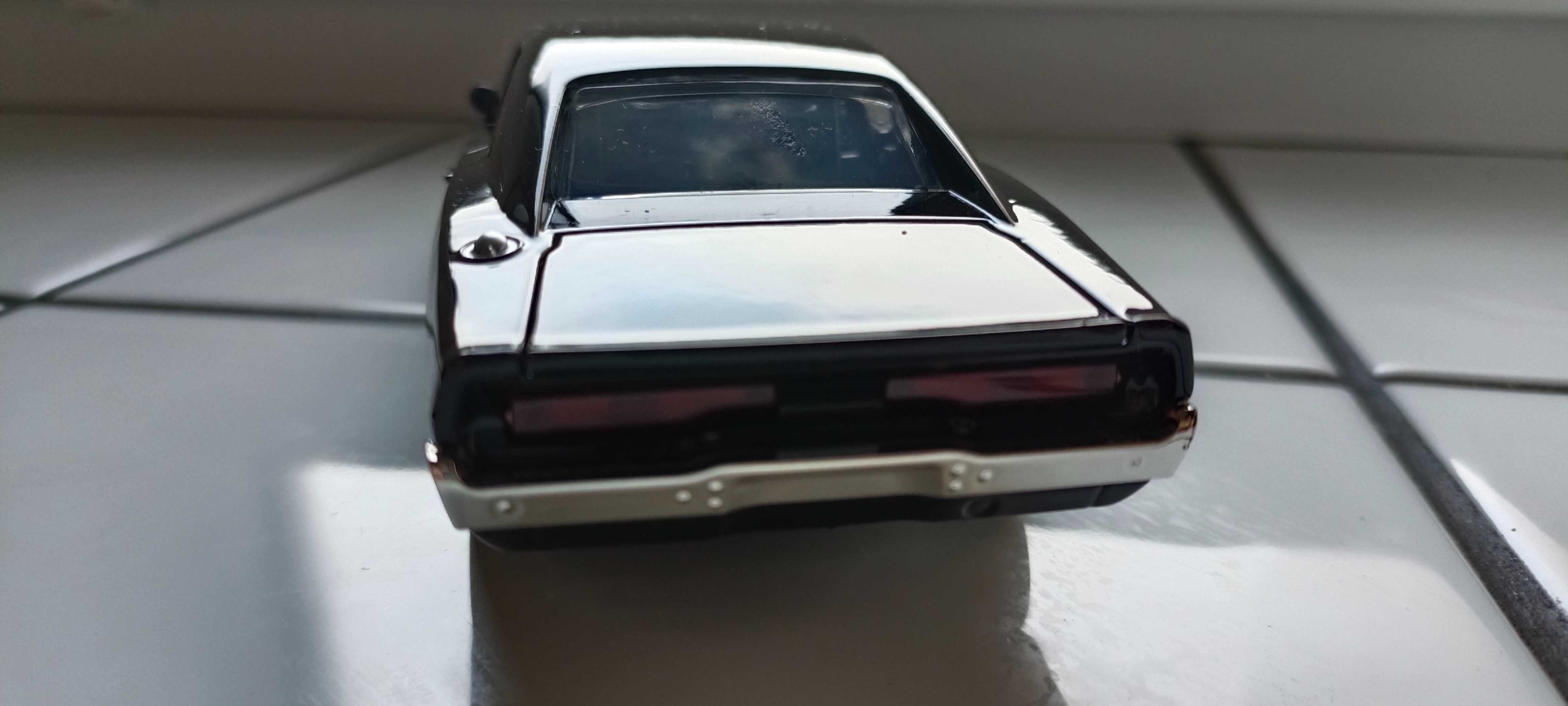 Dodge Challenger skala 1:32