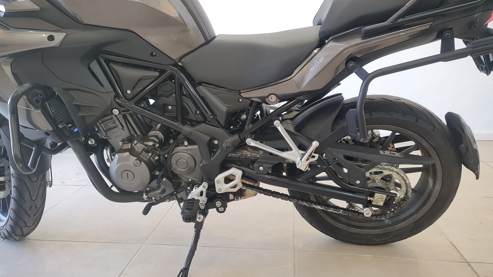 Benelli trk 502.