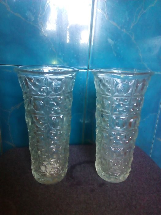 Дві радянські вази.