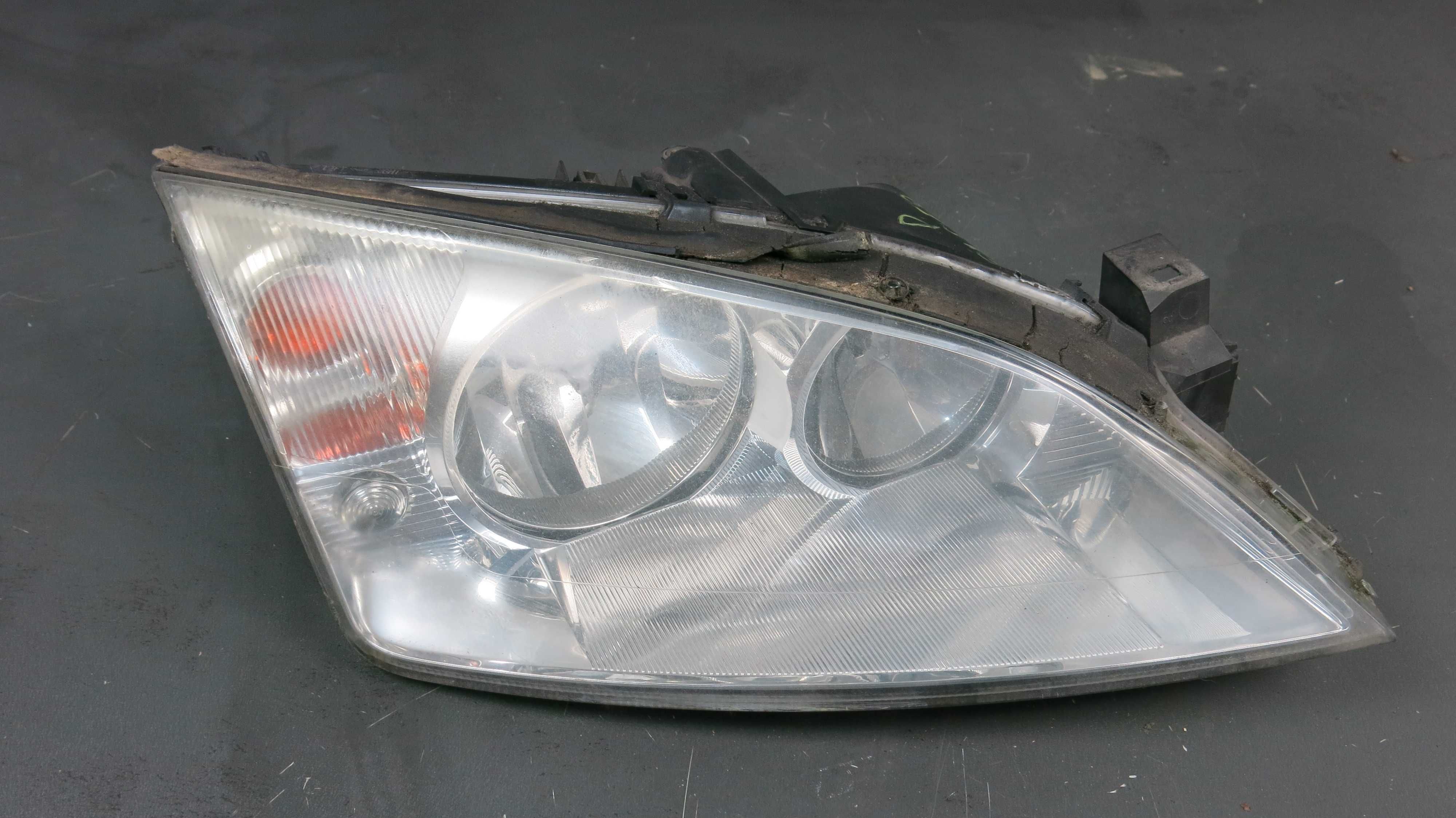 Ford Mondeo MK3 lampa przednia przód prawa Europa