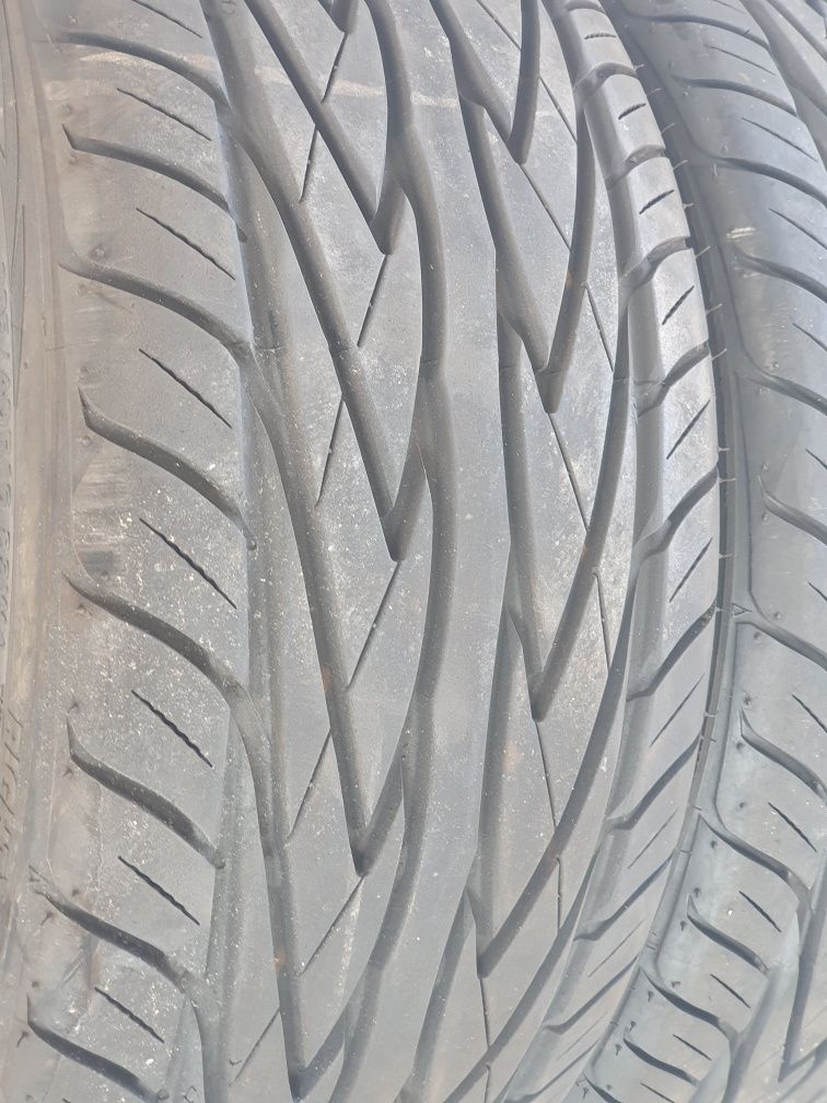 Pneus 205-40r16 Toyo como novos