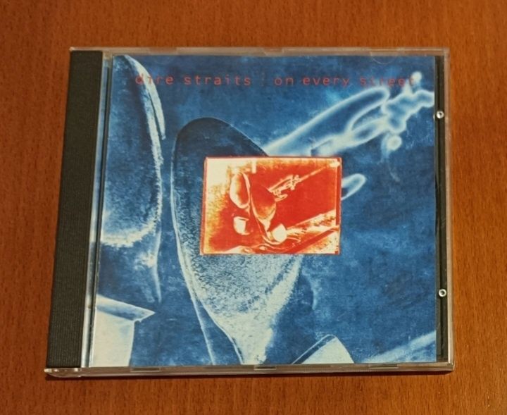CDs de Dire Straits e Mike Oldfield.