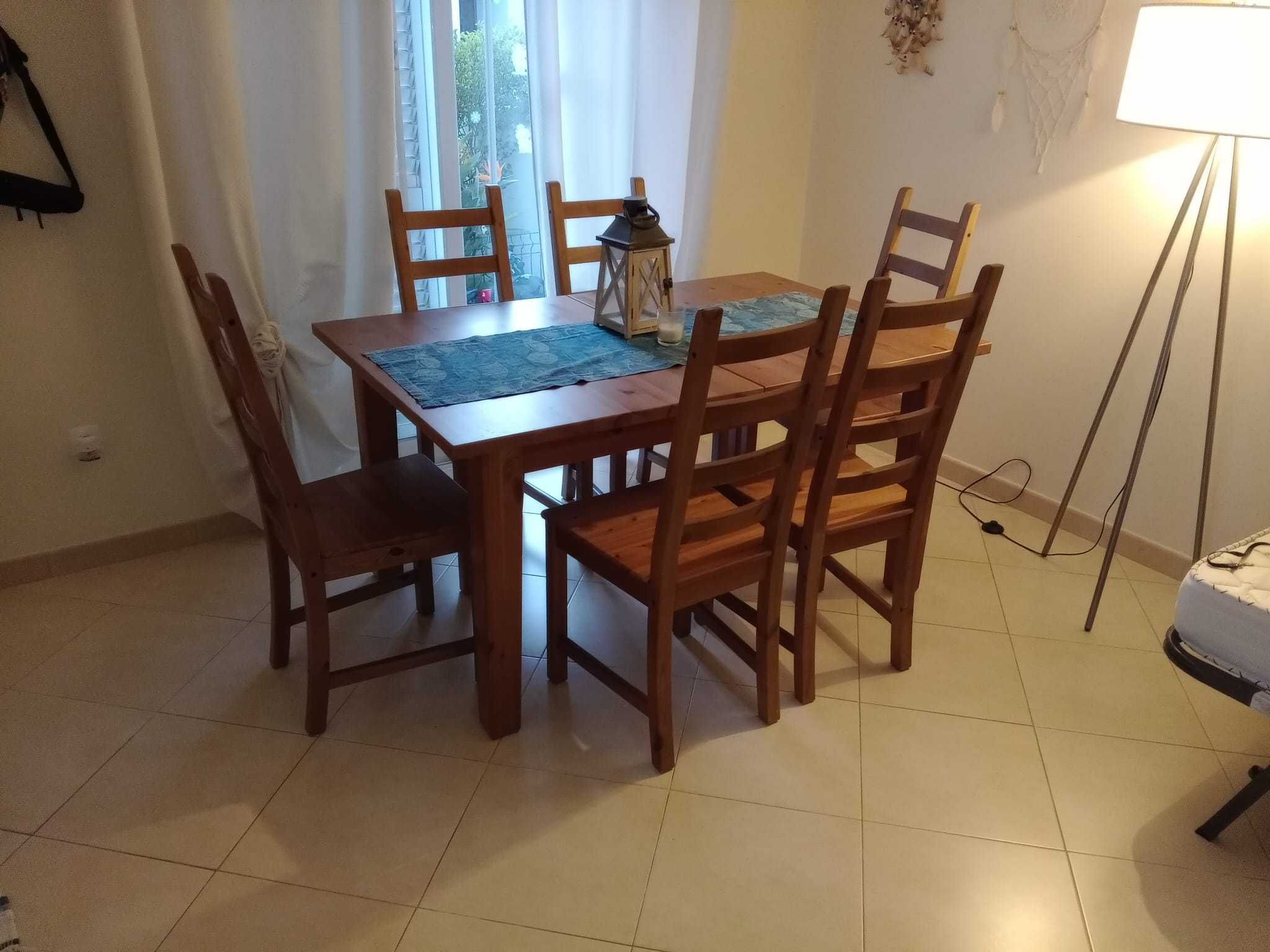 Mesa de madeira extensível