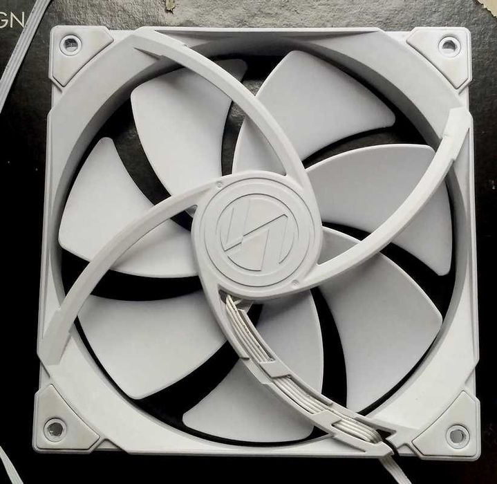 Вентилятор LIAN LI Uni Fan — 4 пин — 140 мм