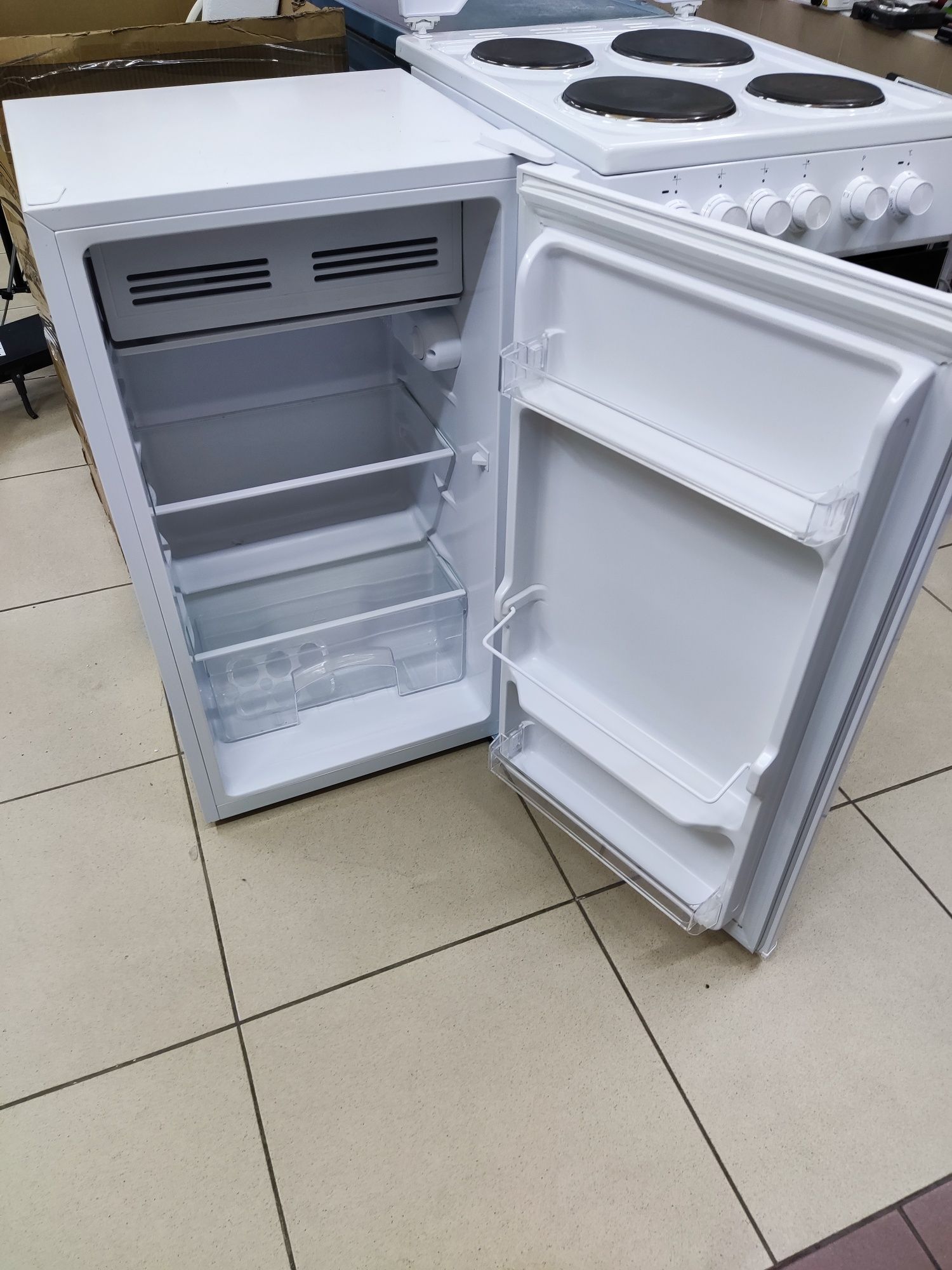Продам холодильник Scandilux TT85-48