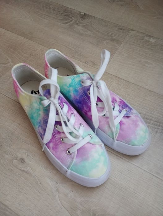 Продам кеди жіночі