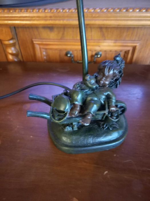 Lampka biurkowa z kloszem witrażowym