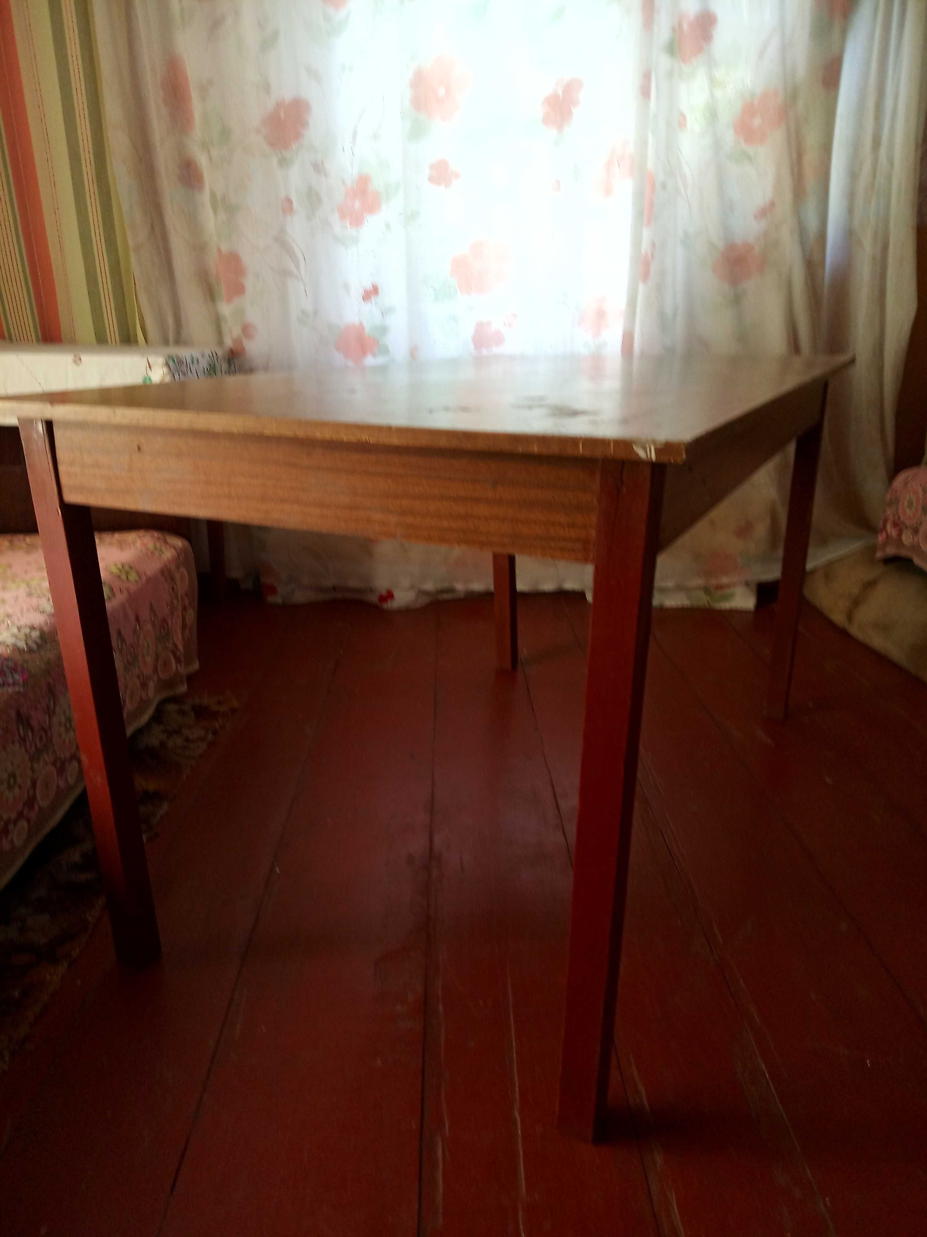 Стол обеденный большой и поменьше СССР,журнальный стол,трюмо