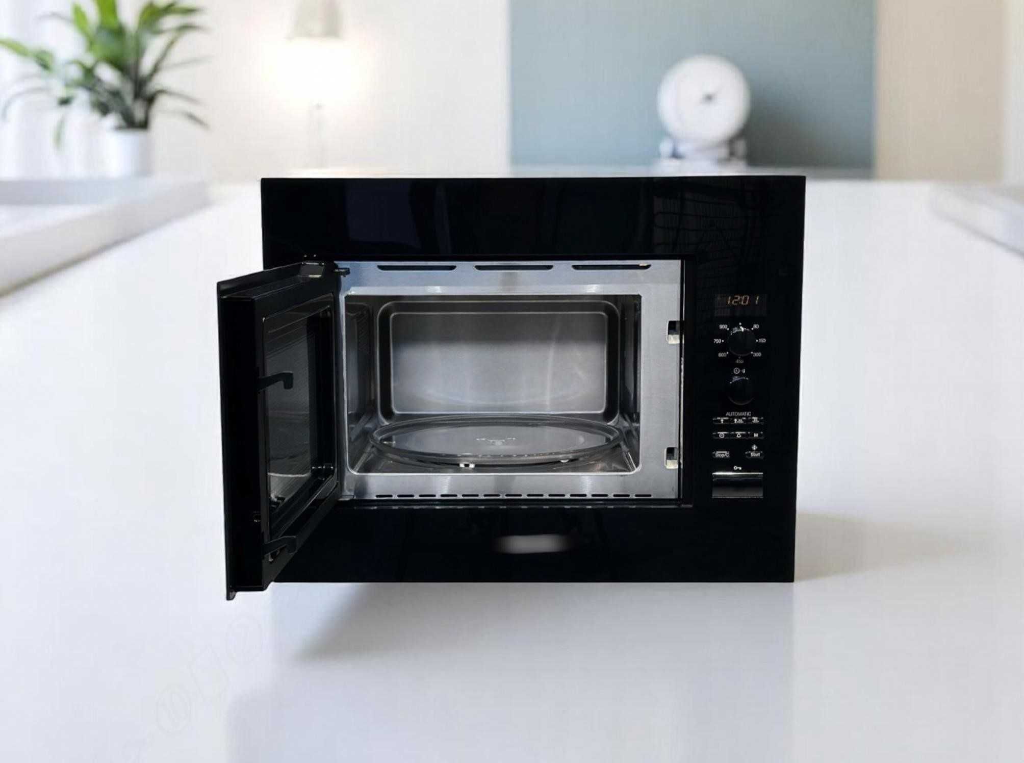 Чорна мікрохвильова піч Miele M 8260-2