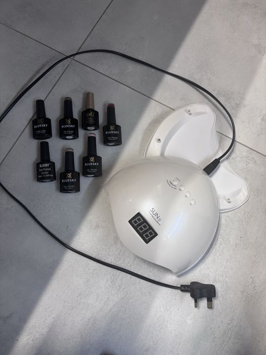 Lampa UV Led do paznokci z lakierami