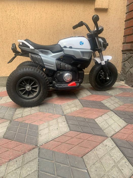 Дитячий трицикл .