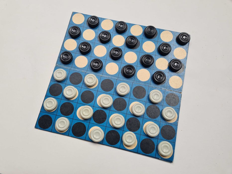 Warcaby Młynek – planszowa podróż w czasie! zabawka z PRL-u