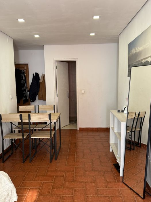 Quarto em um apartamento familiar . 500 para casal 400 para pessoa so.