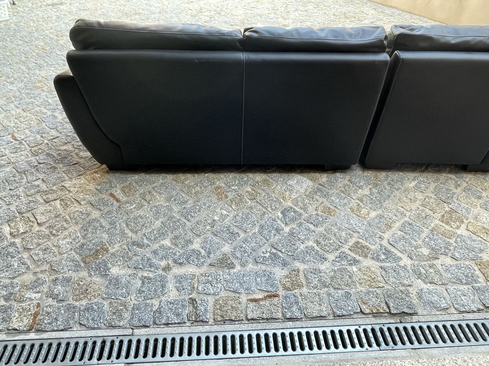 Sofá chaise long em pele preta